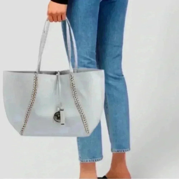 NWT Badgley Mischka Grey with Gold Decorative Chain Pebbled Tote - Picture 2 of 5